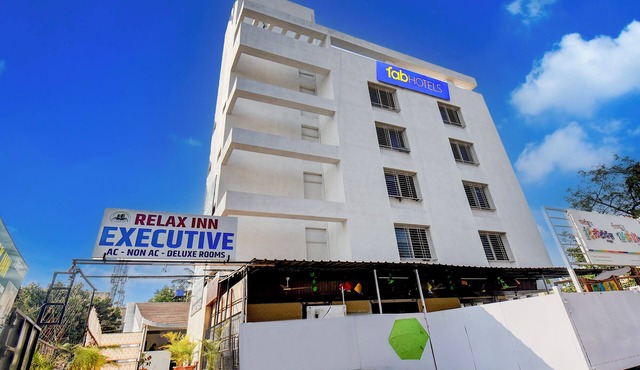 Fabhotel Relax Inn Executive