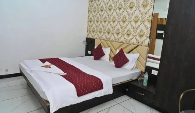 Fabhotel Rk in Dewas