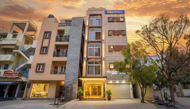 Fabhotel Royal Platinum Suites