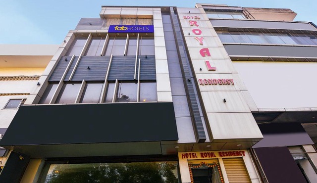 FabHotel Royal Residency Sector 11