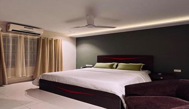 FabHotel Sea Queen Residency