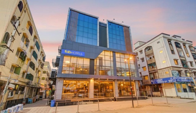 FabHotel SSR Fern Suites - 100M from GSM Mall Madeenaguda