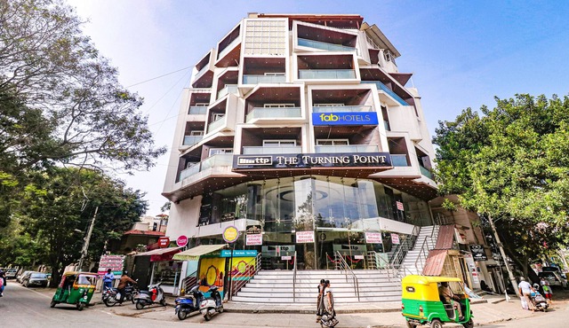Fabhotel The Turning Point