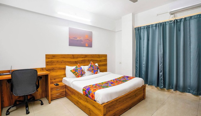 Fabhotel Wellax 24 Service Apartments