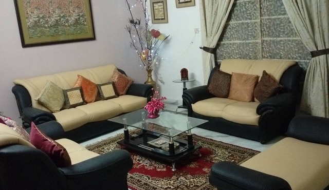 Fabulous 2-bedroom bungalow with AC in charming Lucknow Gomtinagar