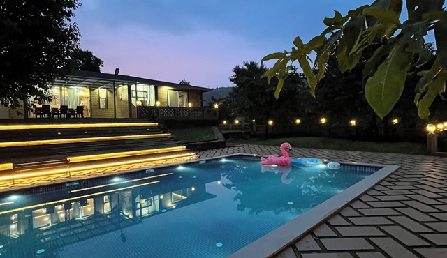 Fabulous 4-bedroom villa with PRIVATE POOL Dhamandhar, Pawna
