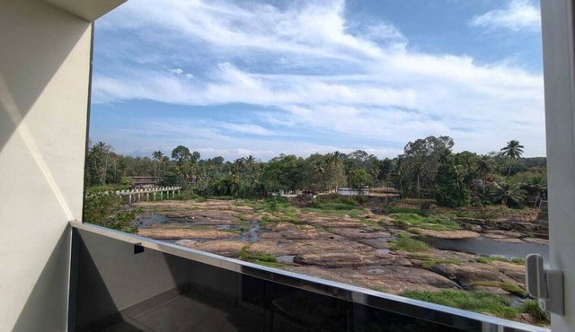 Falls Regency