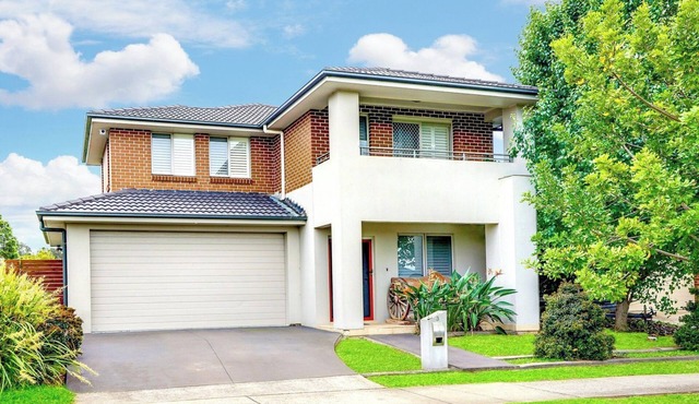 Family and Group Holiday Home Sleeps 13 Near Western Sydney Airport, Penrith
