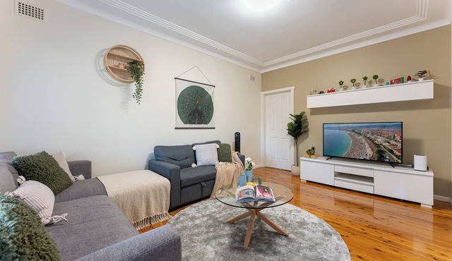 Family-Sized Comfort - 4BR Near Macquarie & Metro