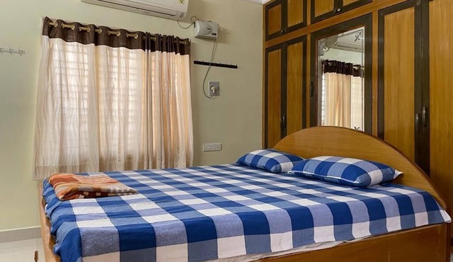 Family-sized Penthouse with 2 min walk to Reliance Mart & Hospital