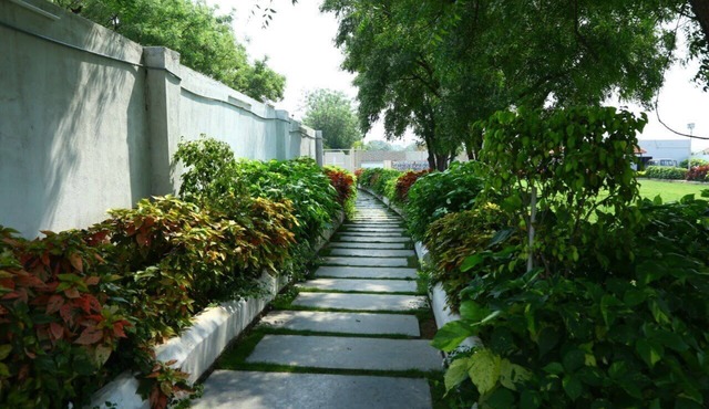 Fantastic 3-bedroom farmhouse in Tolkatta with pool and car parking