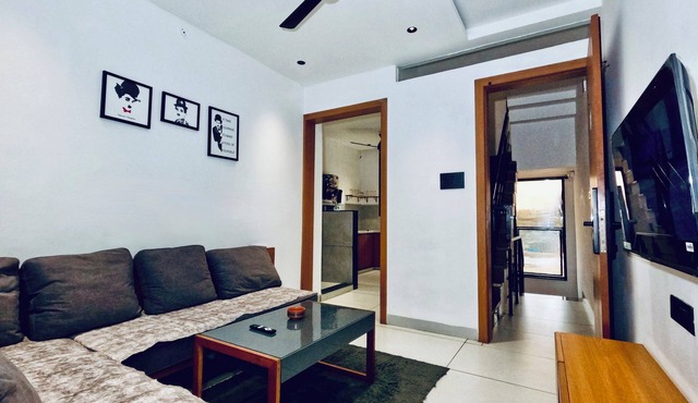 Fantastic 5-bedroom building with penthouse in peaceful Indore