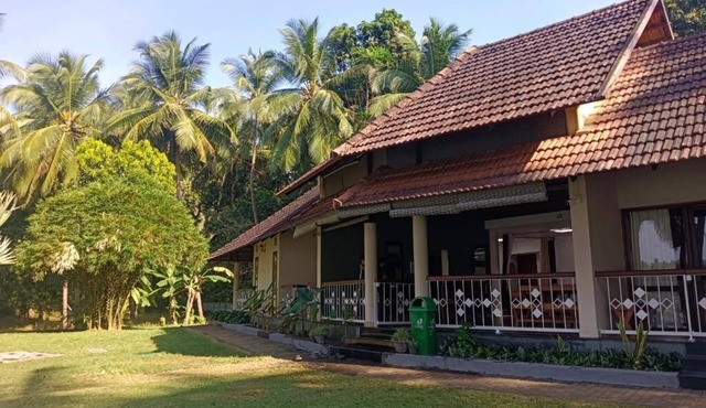 Feel tranquility by the Bharathapuzha River with peaceful and comfortable stays.