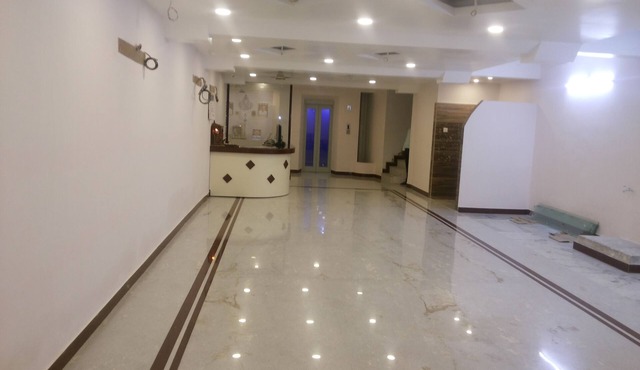 Few steps to Meenakshi Temple/Compact Room Stay