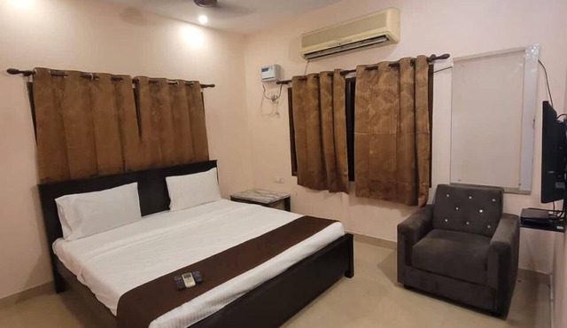 Five stones By Earth Hotel Vadapalani