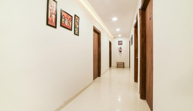 Flagship Comfortable Stays Near Tdi Mall