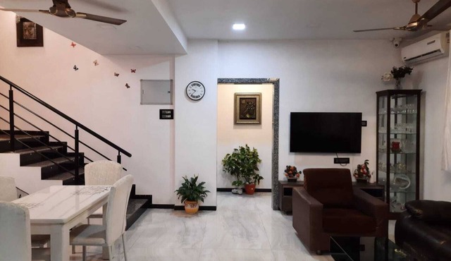 Forget your worries in this spacious and serene space.