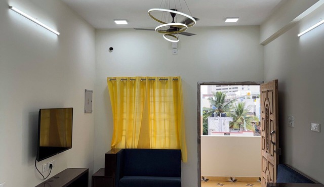 Full House 3BHK - WiFi & AC - Perungudi OMR WTC Apollo Hospital & DLF Downtown