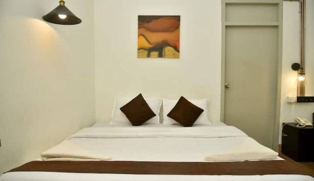 Fully Furnished Boutique Apartment with kitchen