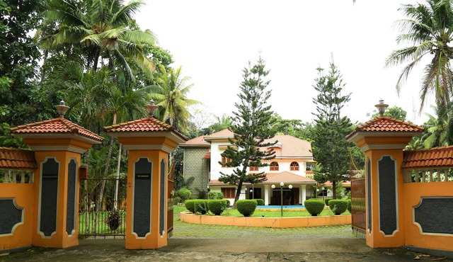 Fully Furnished Luxury Home -Spacious Family Friendly House- in Kottayam