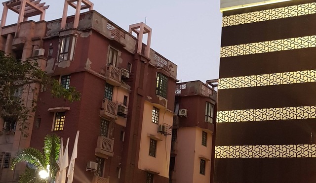 FURNISHED FLAT WITH KITCHENETTE IN HEART OF SOUTH KOLKATA - BALLYGUNGE