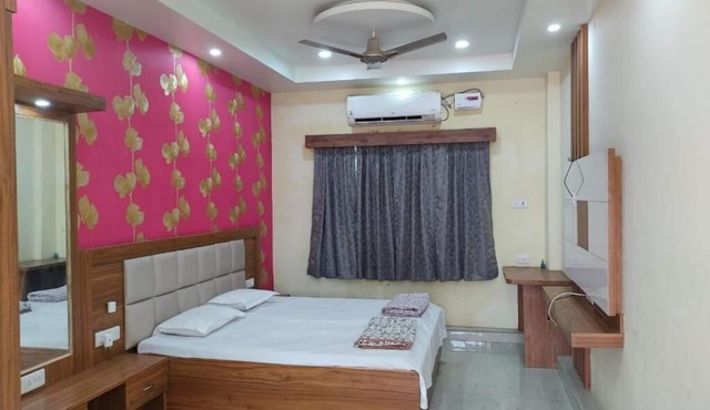 Ganga Vatika Banquets & Guest House