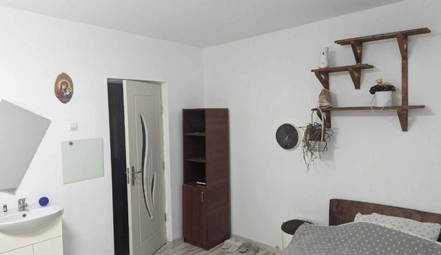 Garsoniera in apartament liber