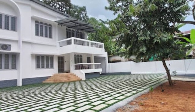 Genesis spaces AC upto 4 guests Kottayam