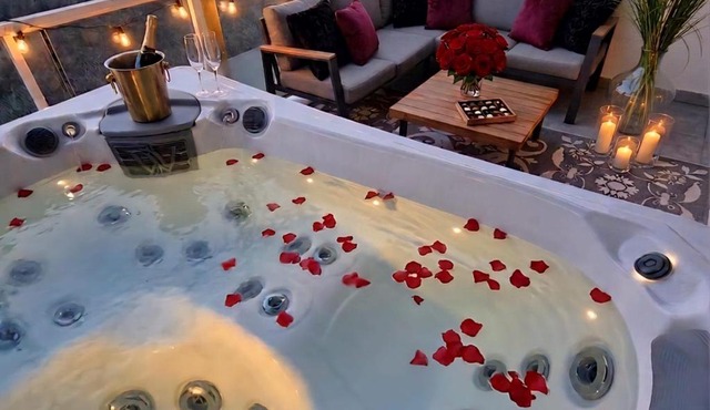 GLAMOUR VOX - Romantic Jacuzzi Escape - Cluj-Napoca - Near BT & Cluj Arena