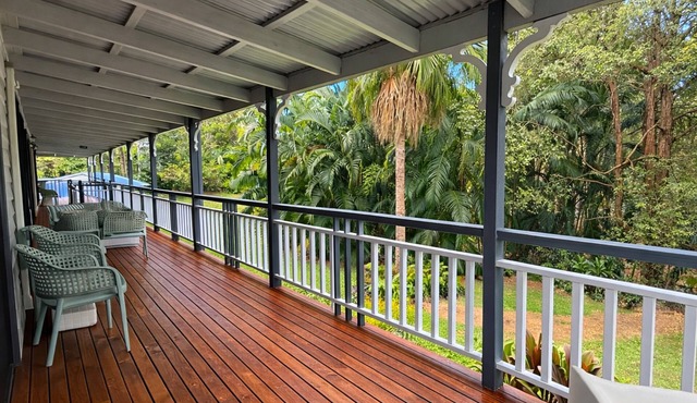 Glenview Paradise - Luxury Family Retreat with Spa near Mooloolaba in Palmview