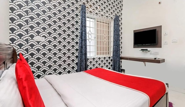 Glorious Rooms Stay near Hebbal Railway Station