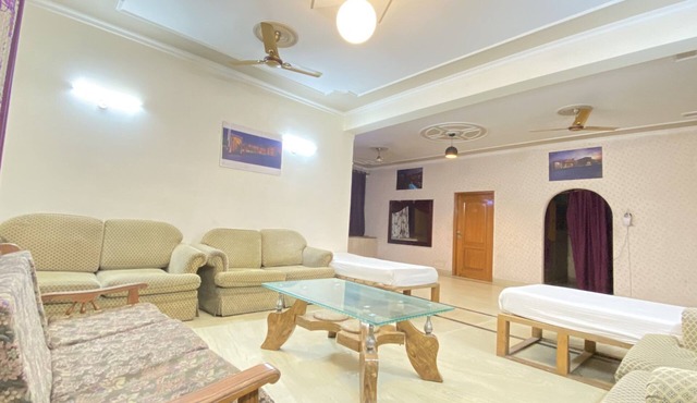 GoBravo 3Bhk for Parties Near Airport & Cyber City Gurgaon - Pet Friendly