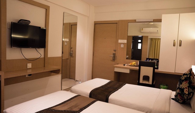 Gold Crest Business Hotel