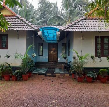 Golden Homestay (Parayil Farm House)