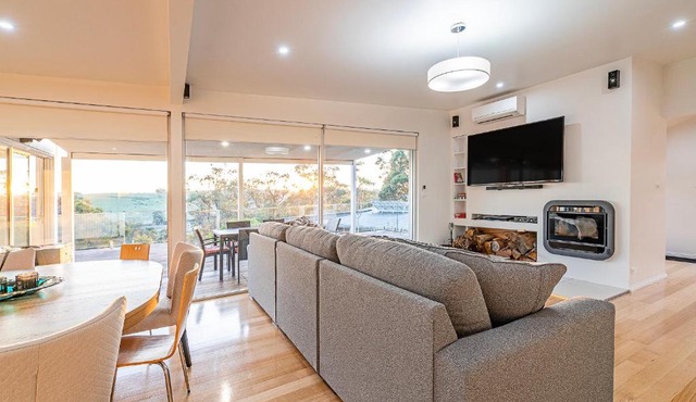 Golden Hours - Serene Bushland Outlook & Outdoor Spa in Forcett