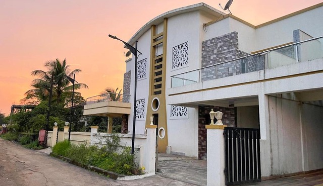 Golden Leaf Bungalow No 4