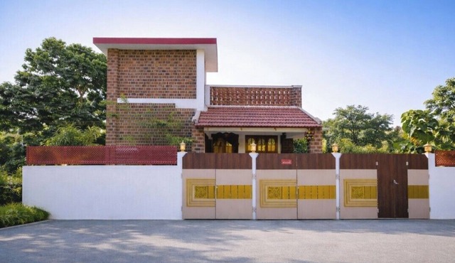 Golden Loom 2BHK Homestay by Homeyhuts