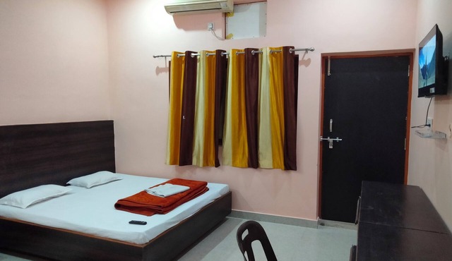 Good Location for stay at Medical College Road
