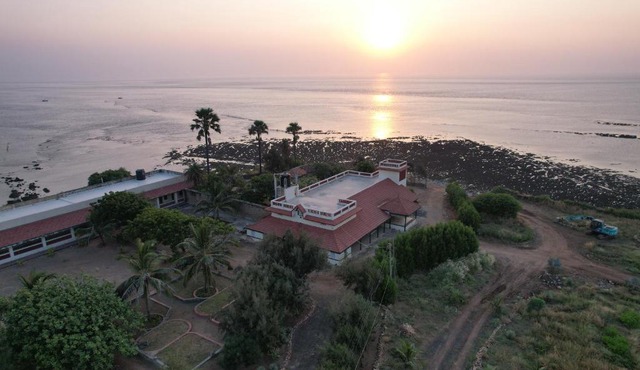 Gopnath Bungalow - A sea view Hotel in Gopnath Beach