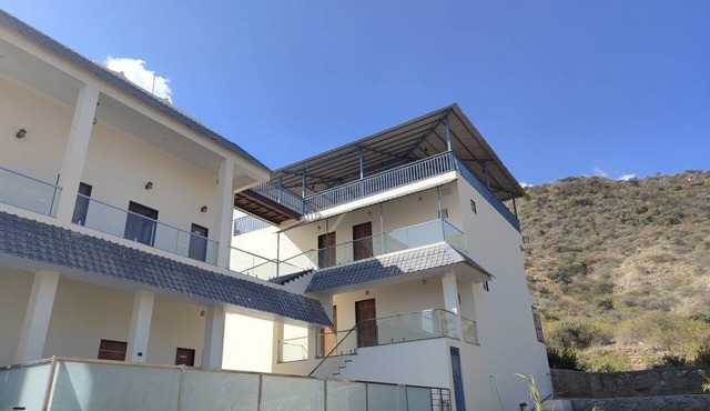 Gorgeous 6-bedroom villa with AC and WiFi in Udaipur