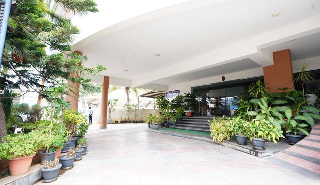 Grand Bee Hotel