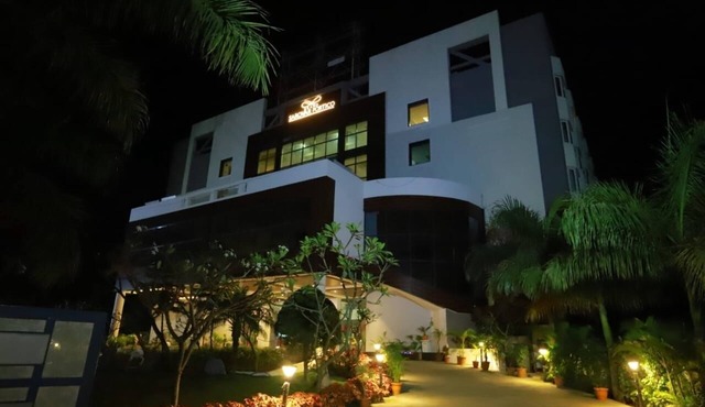 Grand Sarovar Portico