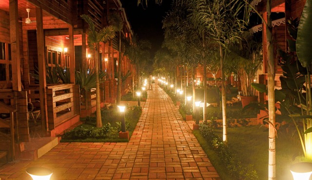 Grand Vatika Resort