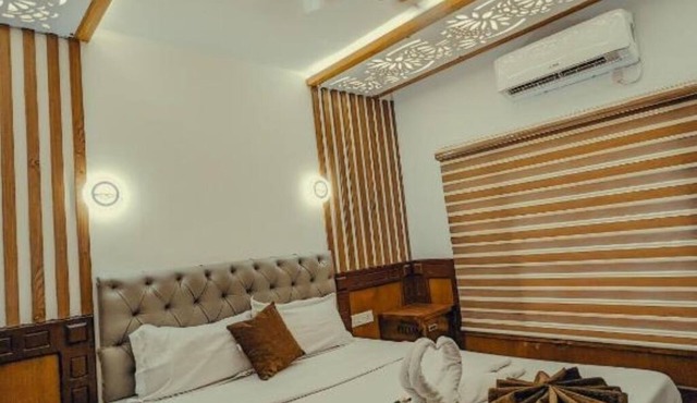 Grand villa Luxury Houseboat : King Suite with Balcony