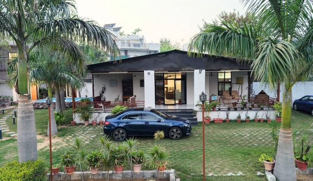 Green Palm Estate Elegant 5BR Farm Stay in the Heart of Jaipur with Garden&Pool