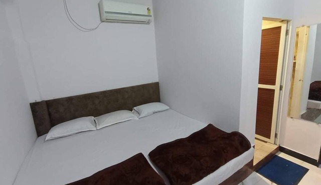 Guest house is available near mahakal lok