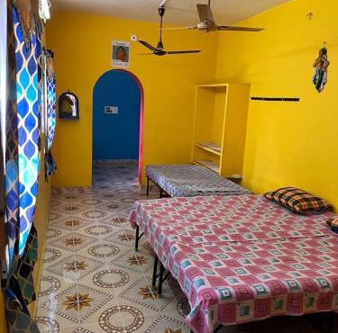 Guest House Near Kamatchi Amman Temple Non AC and No Car Parking check in at 8Pm and Checkout at 8Am