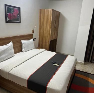 Gulnaar Inn Near US Counsulate Sankar nethralaya Apollo Hospital