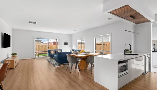 Halfway Gem - 3BR Home Between Geelong & The Coast in Mount Duneed