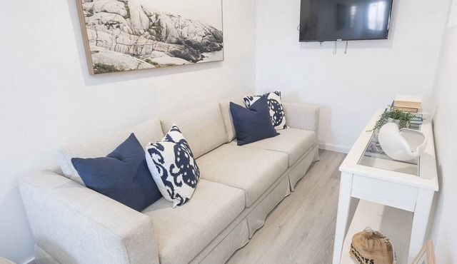 Hampton Style Coastal Apartment in Christies Beach